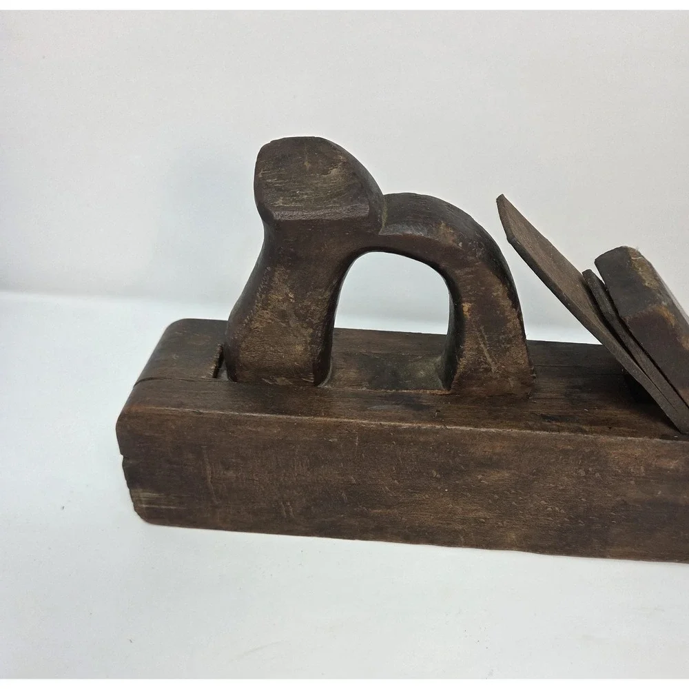 The Unbranded Brand antique 19th
